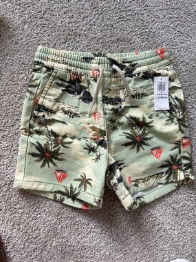 NWT Old Navy Vacation Short